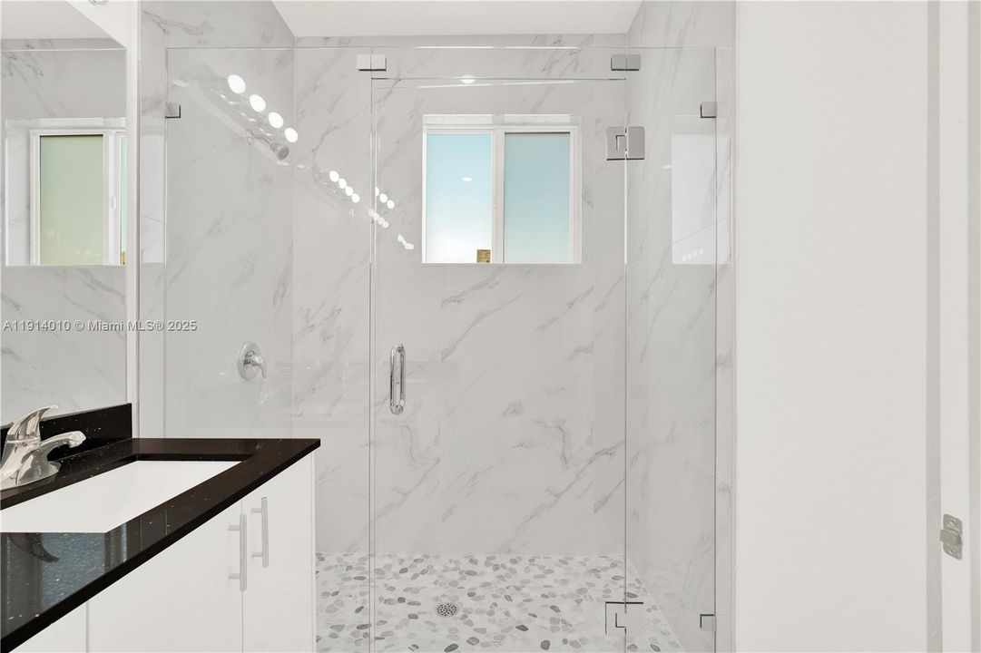 出租: $4,250 (5 贝兹, 4 浴室, 0 平方英尺)