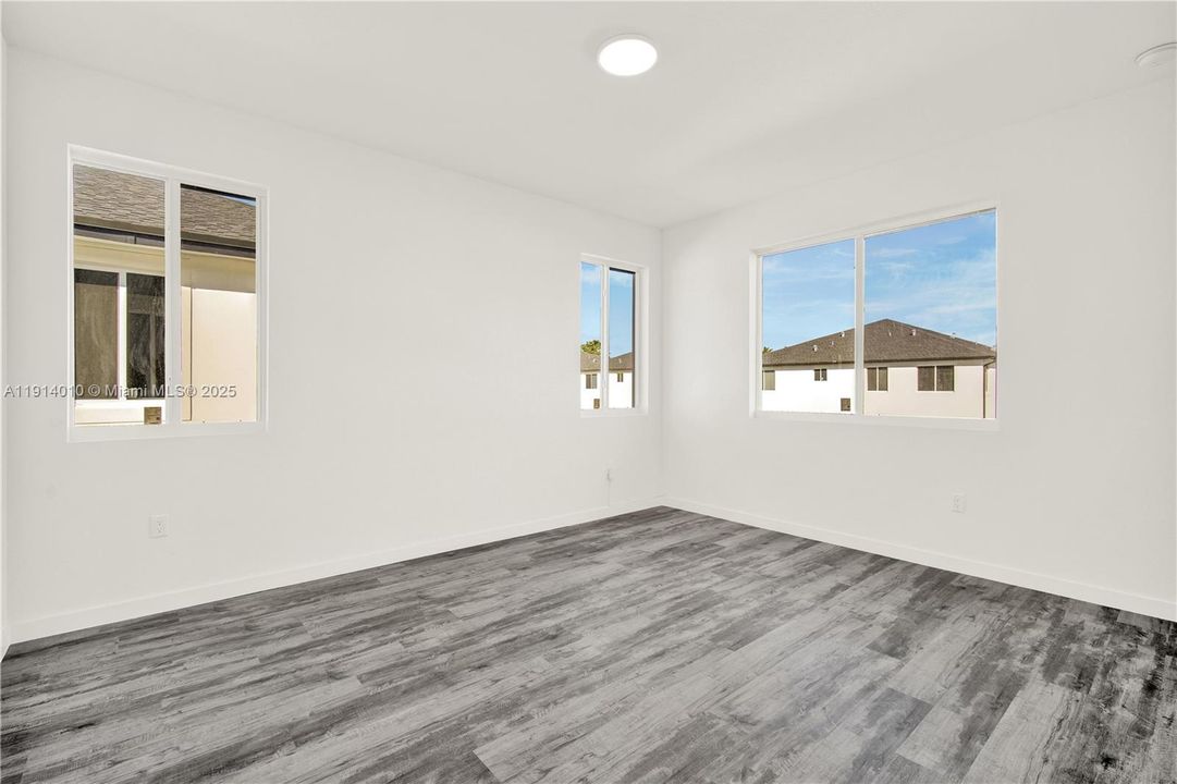 出租: $4,250 (5 贝兹, 4 浴室, 0 平方英尺)