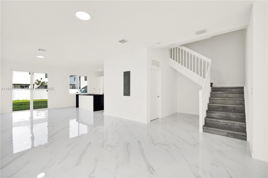 出租: $4,250 (5 贝兹, 4 浴室, 0 平方英尺)