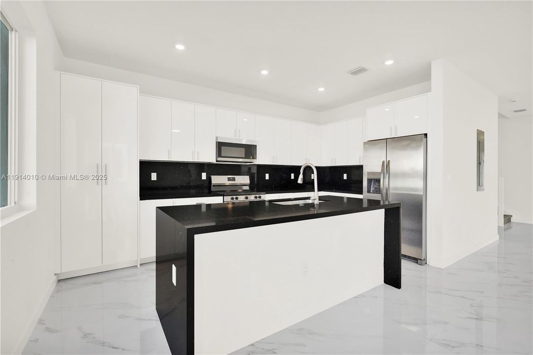 出租: $4,250 (5 贝兹, 4 浴室, 0 平方英尺)