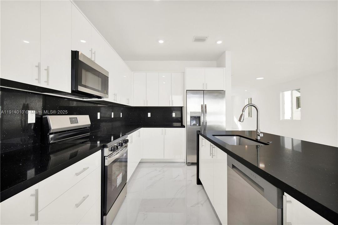 出租: $4,250 (5 贝兹, 4 浴室, 0 平方英尺)