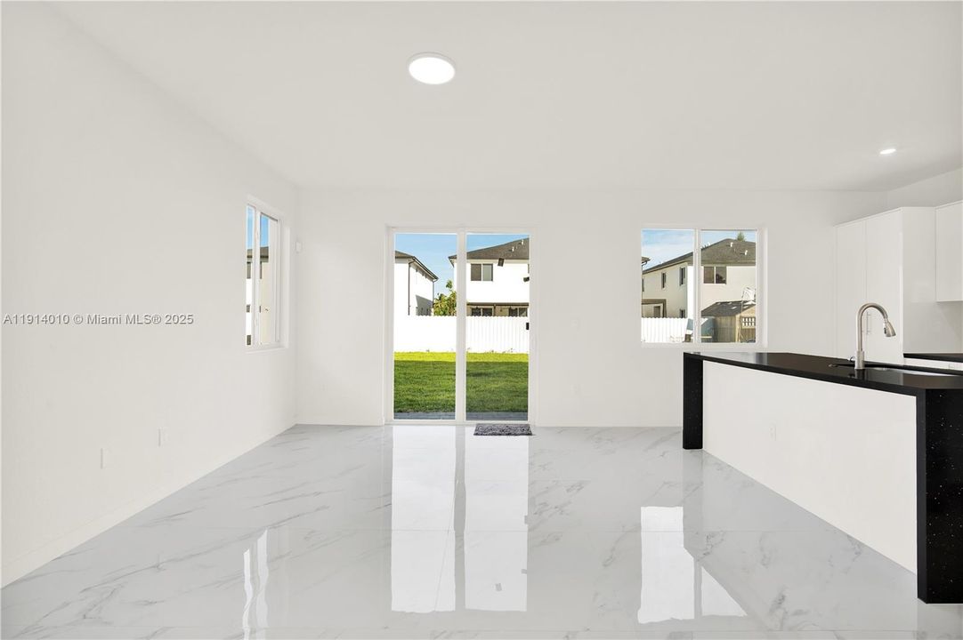 出租: $4,250 (5 贝兹, 4 浴室, 0 平方英尺)