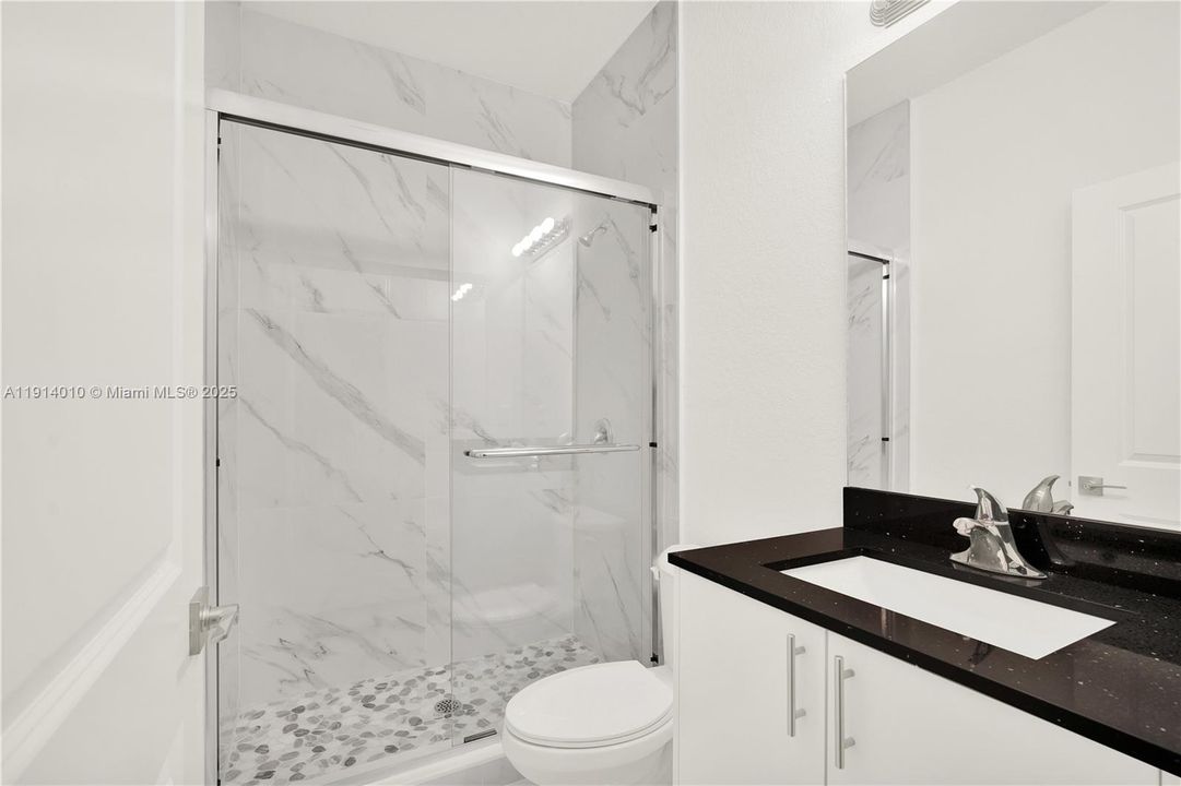 出租: $4,250 (5 贝兹, 4 浴室, 0 平方英尺)