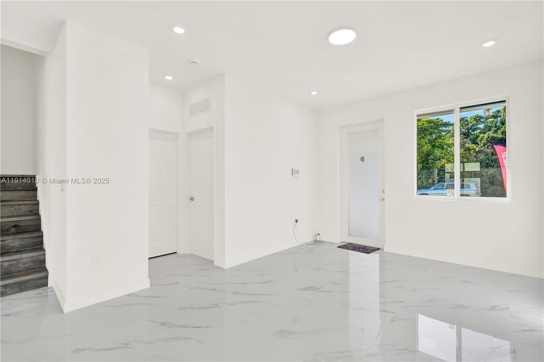 出租: $4,250 (5 贝兹, 4 浴室, 0 平方英尺)