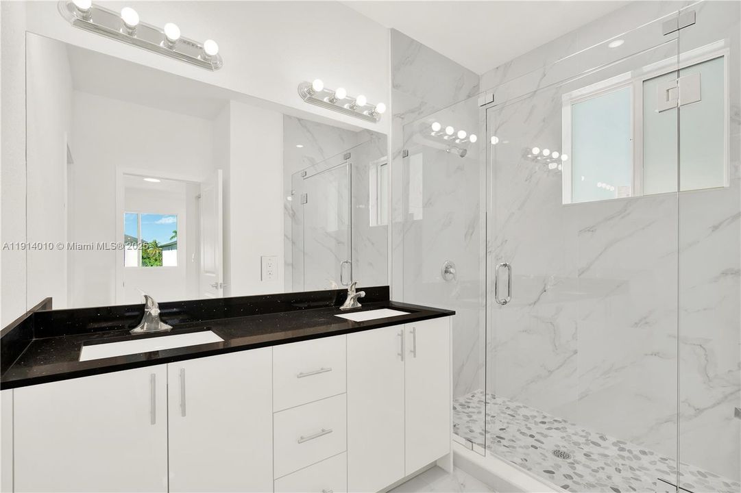 出租: $4,250 (5 贝兹, 4 浴室, 0 平方英尺)