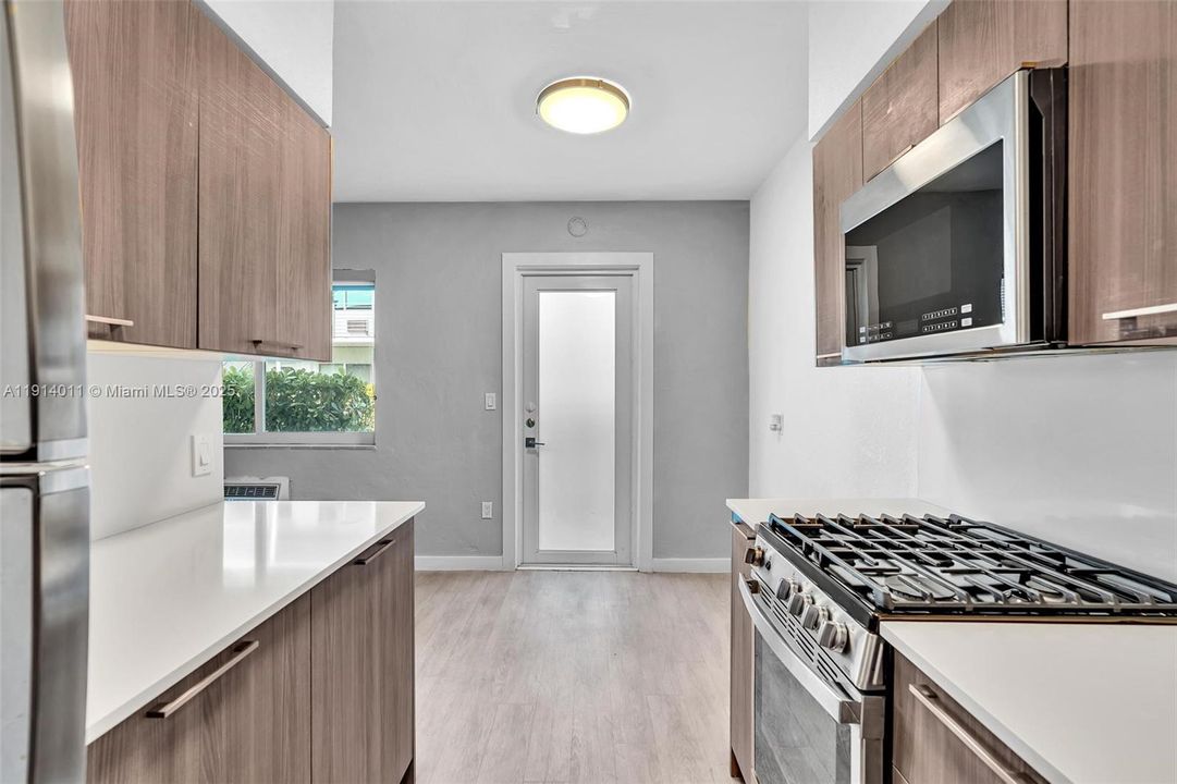 Recently Rented: $1,850 (1 beds, 1 baths, 650 Square Feet)