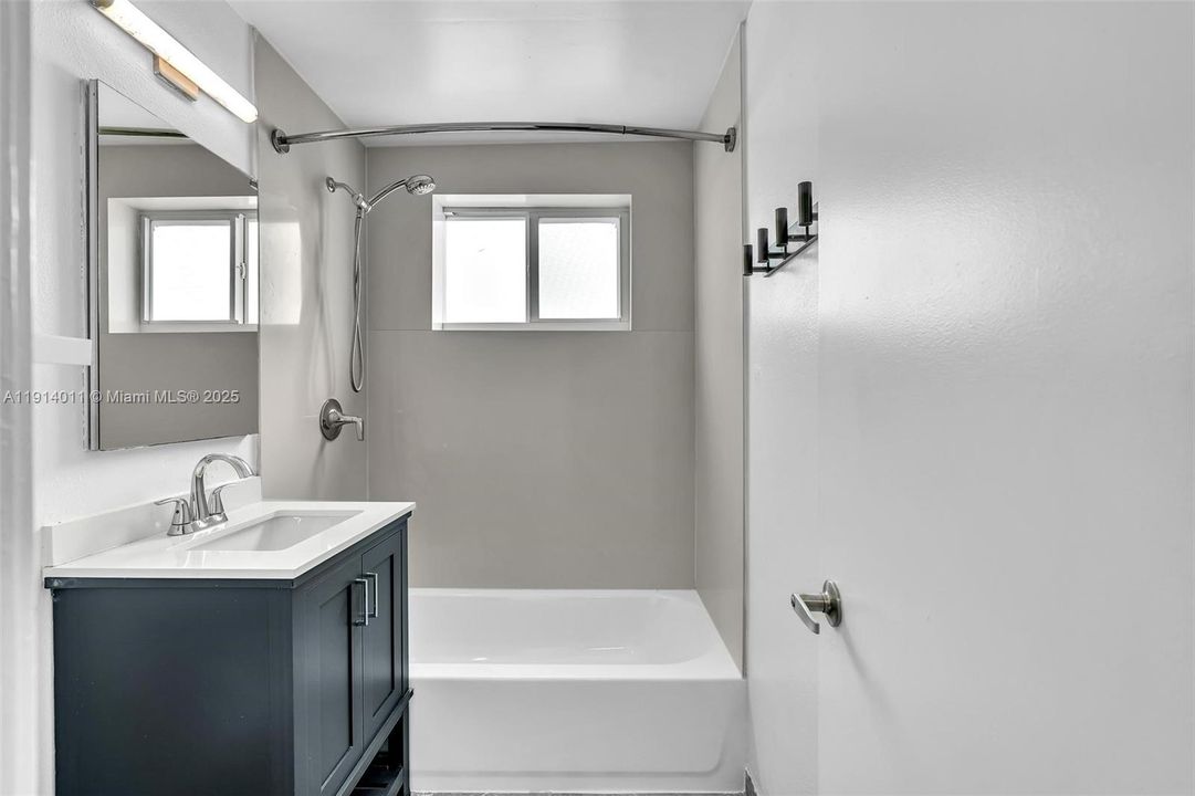 Recently Rented: $1,850 (1 beds, 1 baths, 650 Square Feet)