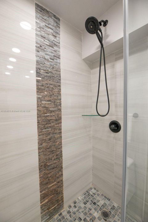 На продажу: $347,900 (2 спален, 2 ванн, 1210 Квадратных фут)