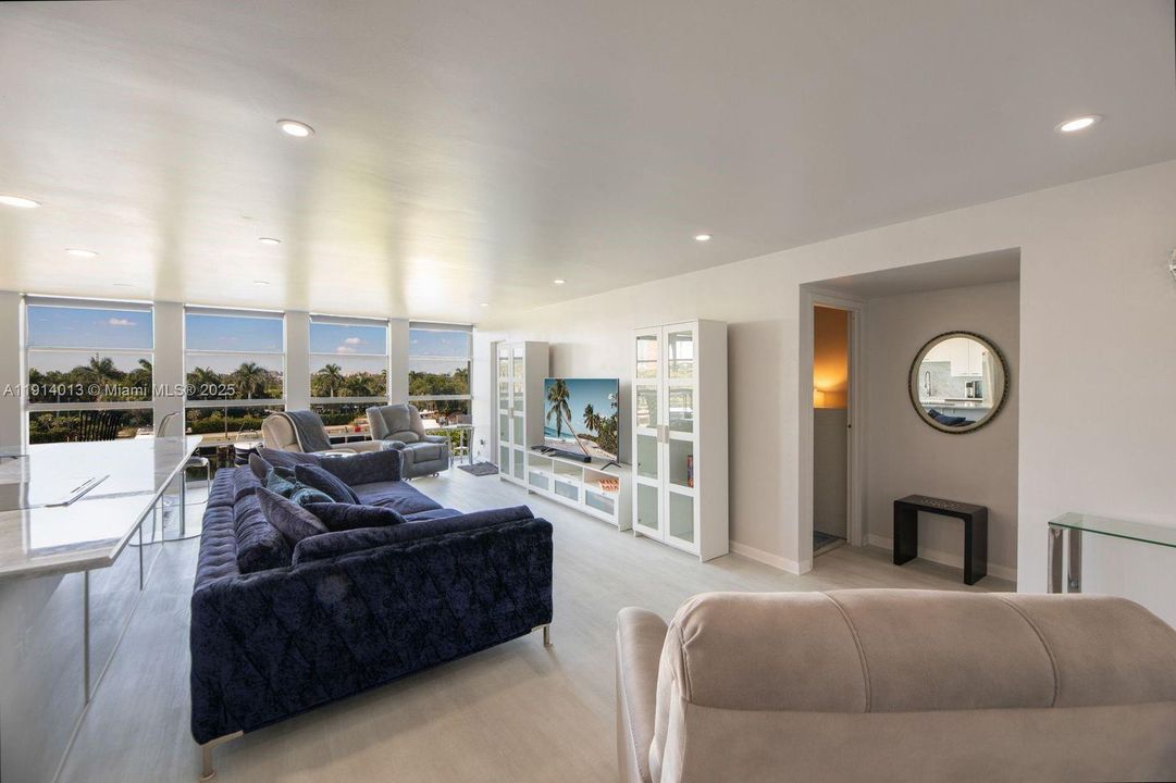 На продажу: $347,900 (2 спален, 2 ванн, 1210 Квадратных фут)