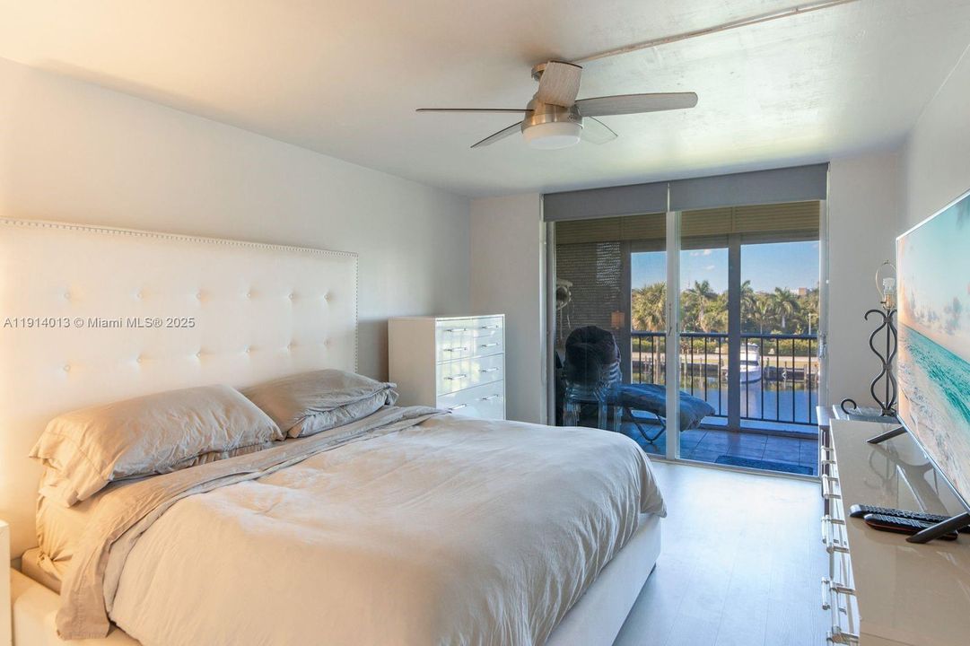 На продажу: $347,900 (2 спален, 2 ванн, 1210 Квадратных фут)