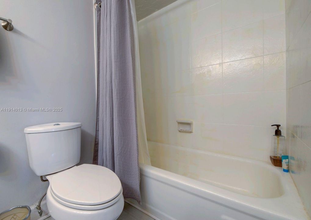 На продажу: $347,900 (2 спален, 2 ванн, 1210 Квадратных фут)