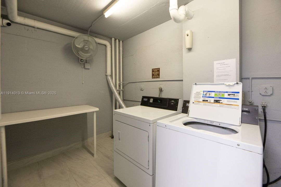 На продажу: $347,900 (2 спален, 2 ванн, 1210 Квадратных фут)