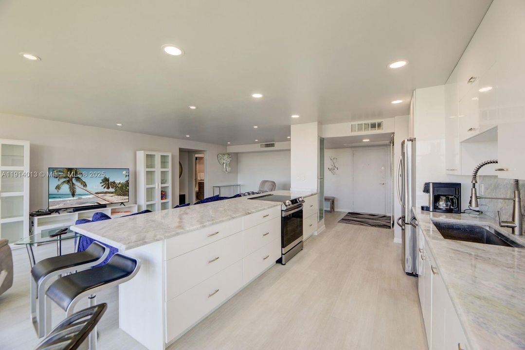 На продажу: $347,900 (2 спален, 2 ванн, 1210 Квадратных фут)