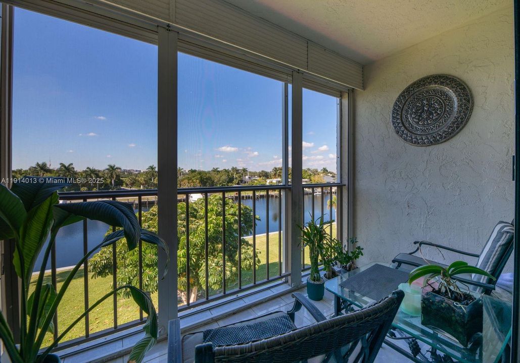 На продажу: $347,900 (2 спален, 2 ванн, 1210 Квадратных фут)