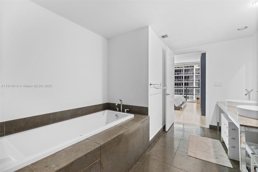 Недавно арендовано: $4,300 (2 спален, 2 ванн, 1327 Квадратных фут)