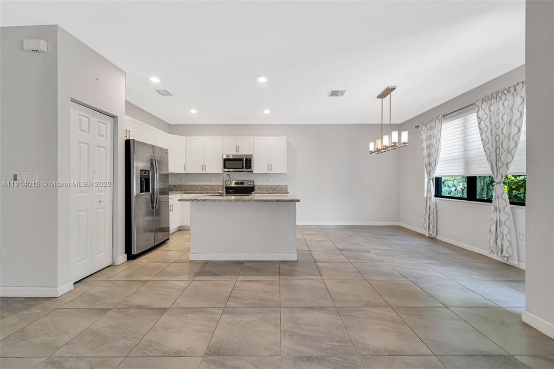 Activo con contrato: $535,000 (3 camas, 2 baños, 1583 Pies cuadrados)