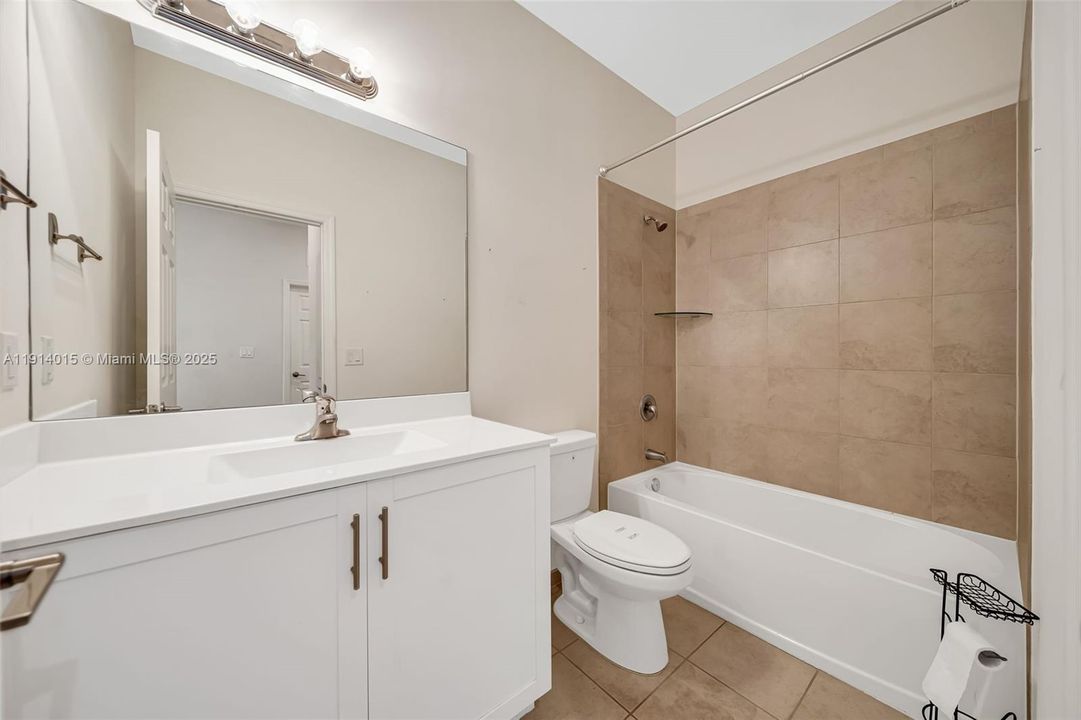 Activo con contrato: $535,000 (3 camas, 2 baños, 1583 Pies cuadrados)