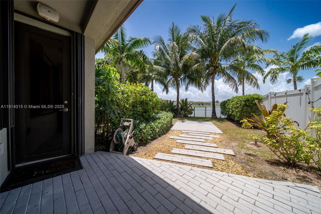 Activo con contrato: $535,000 (3 camas, 2 baños, 1583 Pies cuadrados)