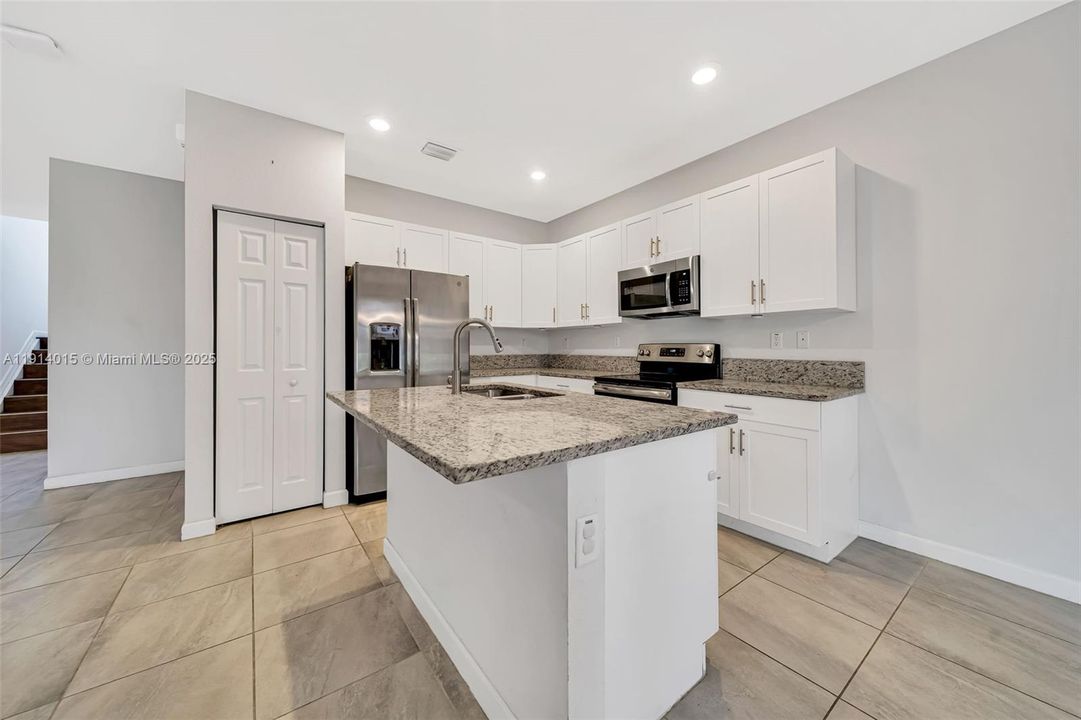 Activo con contrato: $535,000 (3 camas, 2 baños, 1583 Pies cuadrados)