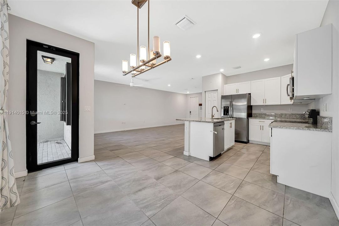 Activo con contrato: $535,000 (3 camas, 2 baños, 1583 Pies cuadrados)