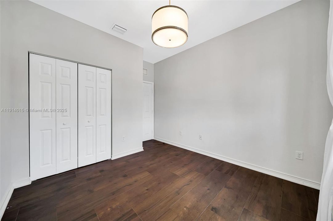 Activo con contrato: $535,000 (3 camas, 2 baños, 1583 Pies cuadrados)