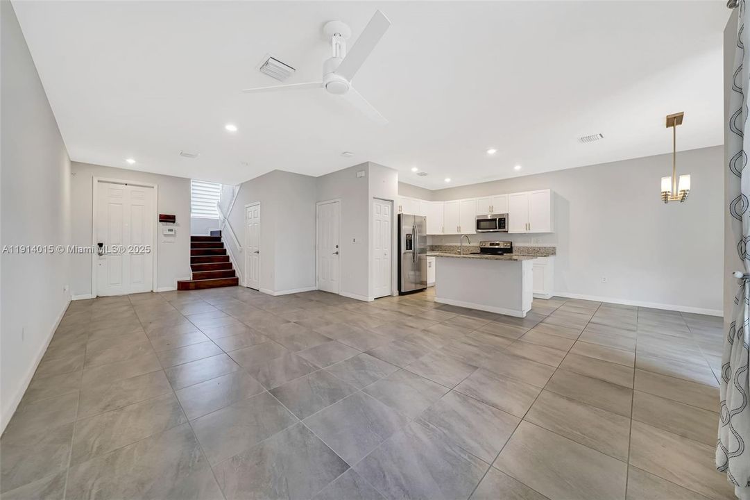 Activo con contrato: $535,000 (3 camas, 2 baños, 1583 Pies cuadrados)