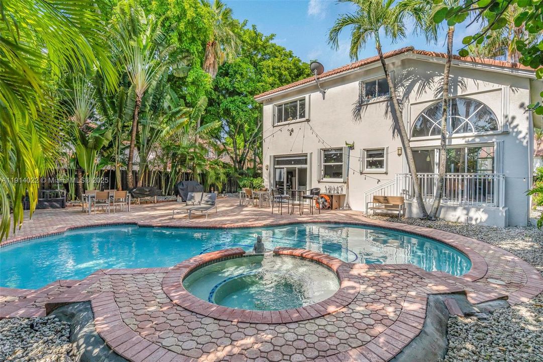 待售: $1,149,000 (4 贝兹, 3 浴室, 2468 平方英尺)