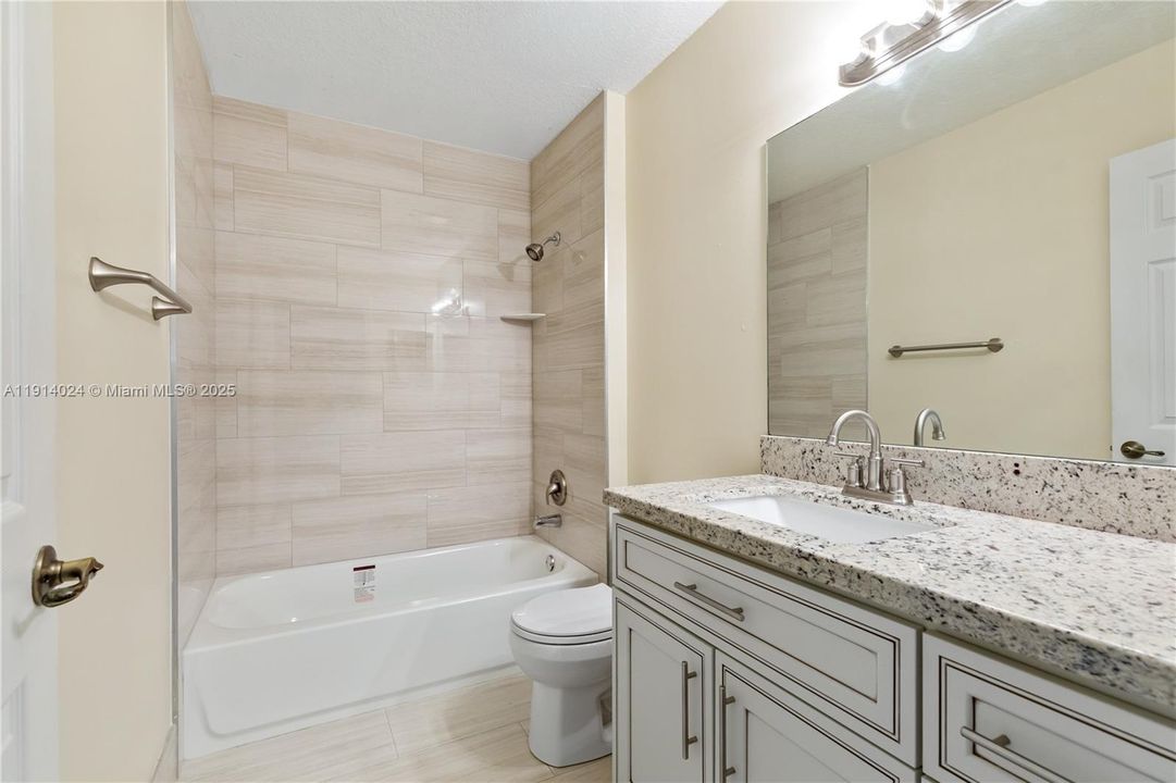 合同活跃: $3,000 (3 贝兹, 2 浴室, 1444 平方英尺)