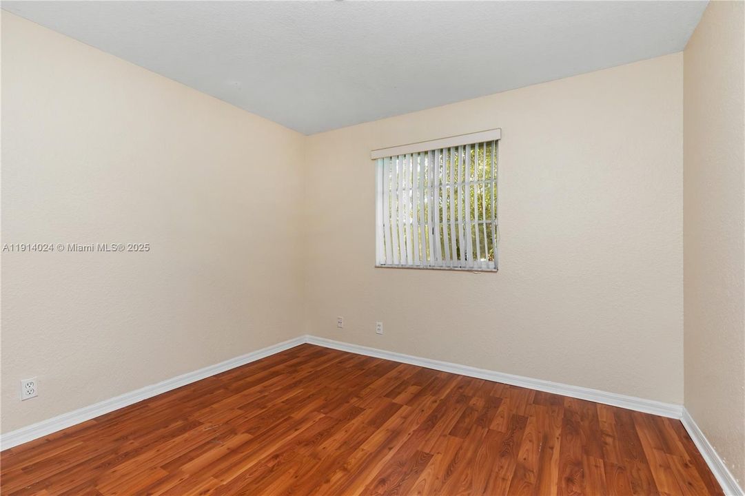 合同活跃: $3,000 (3 贝兹, 2 浴室, 1444 平方英尺)