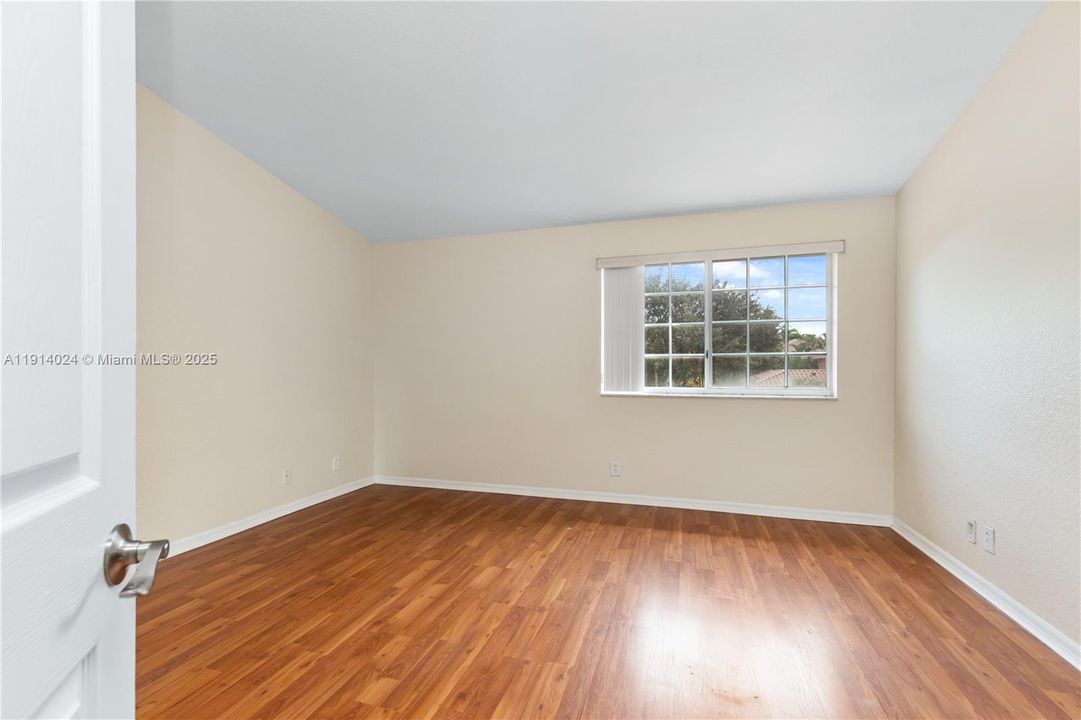 合同活跃: $3,000 (3 贝兹, 2 浴室, 1444 平方英尺)