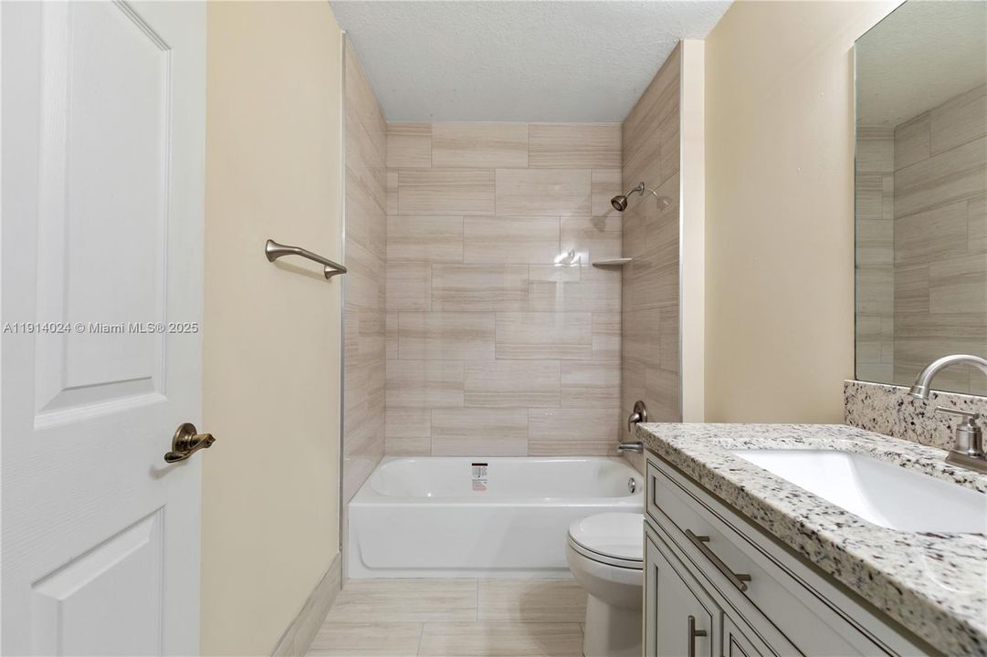 合同活跃: $3,000 (3 贝兹, 2 浴室, 1444 平方英尺)