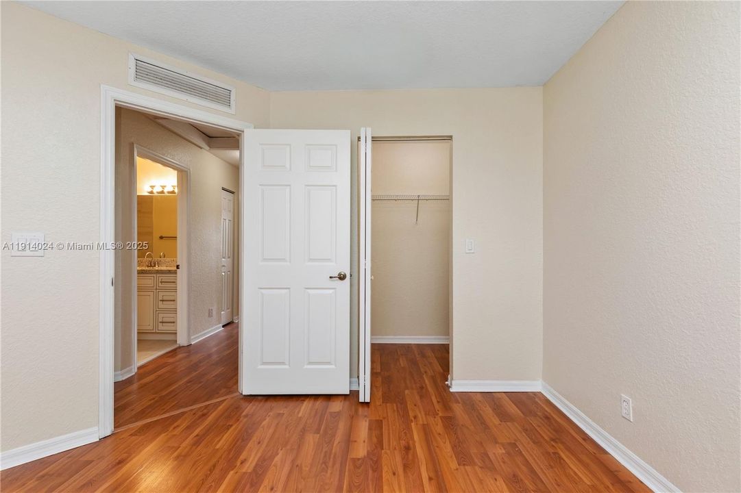 合同活跃: $3,000 (3 贝兹, 2 浴室, 1444 平方英尺)