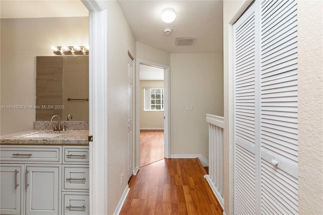 合同活跃: $3,000 (3 贝兹, 2 浴室, 1444 平方英尺)