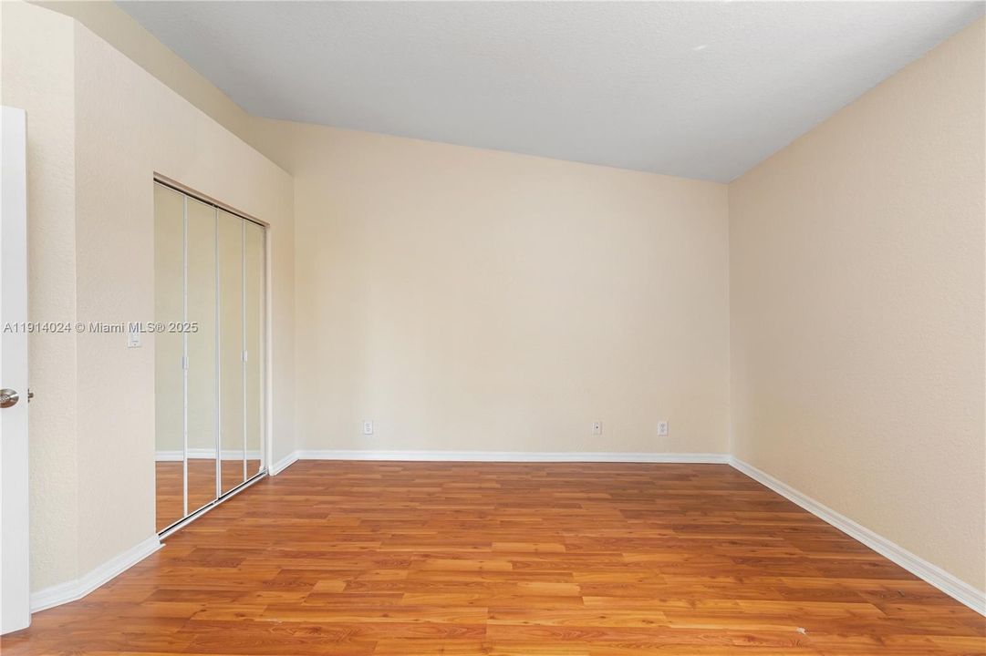 合同活跃: $3,000 (3 贝兹, 2 浴室, 1444 平方英尺)