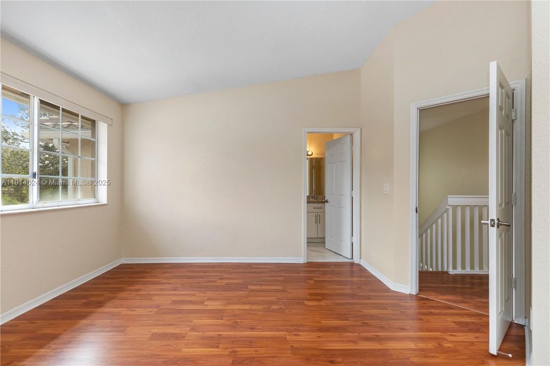 合同活跃: $3,000 (3 贝兹, 2 浴室, 1444 平方英尺)