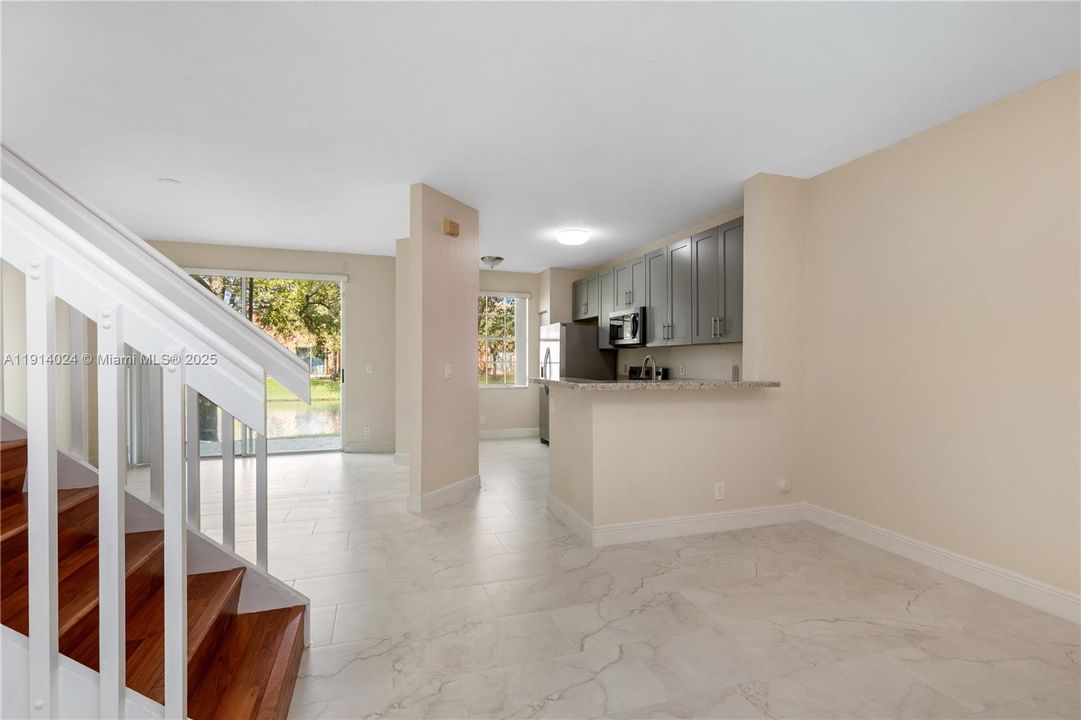 合同活跃: $3,000 (3 贝兹, 2 浴室, 1444 平方英尺)