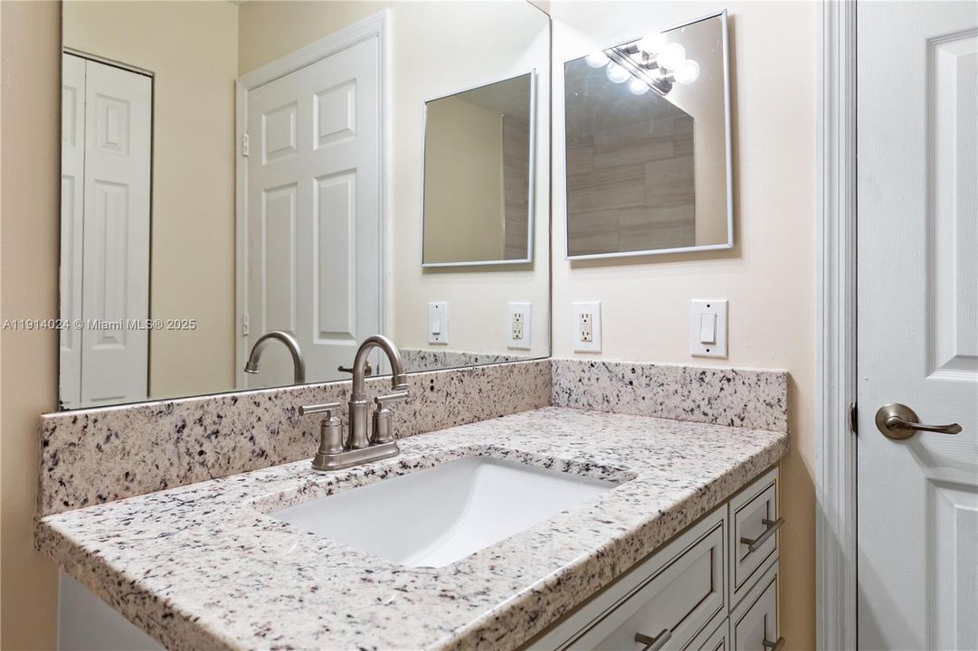 合同活跃: $3,000 (3 贝兹, 2 浴室, 1444 平方英尺)