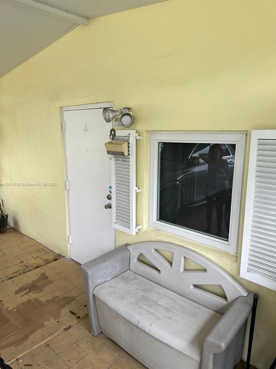 For Rent: $1,400 (1 beds, 1 baths, 4232 Square Feet)