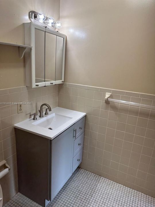 For Rent: $1,400 (1 beds, 1 baths, 4232 Square Feet)