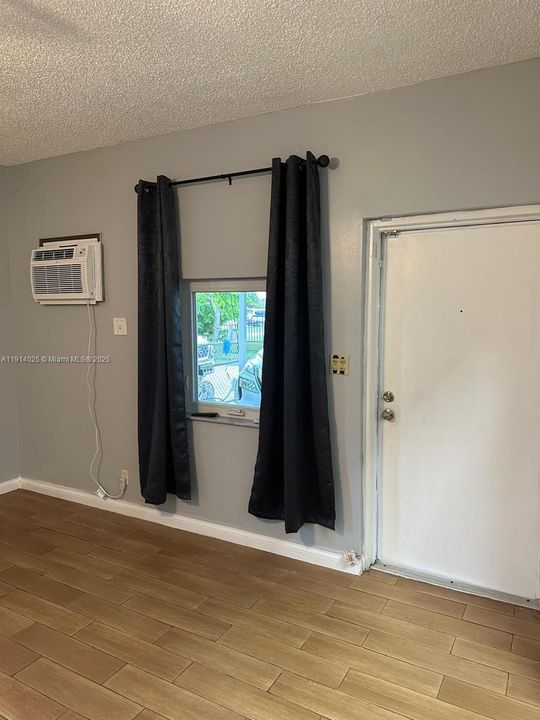 For Rent: $1,400 (1 beds, 1 baths, 4232 Square Feet)