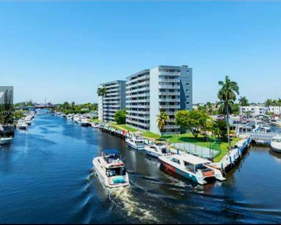 Activo con contrato: $240,000 (2 camas, 1 baños, 767 Pies cuadrados)