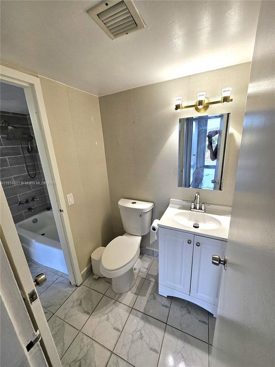 Activo con contrato: $240,000 (2 camas, 1 baños, 767 Pies cuadrados)