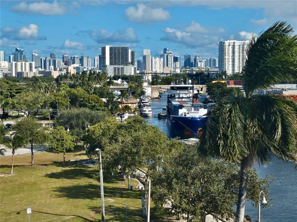 Activo con contrato: $240,000 (2 camas, 1 baños, 767 Pies cuadrados)