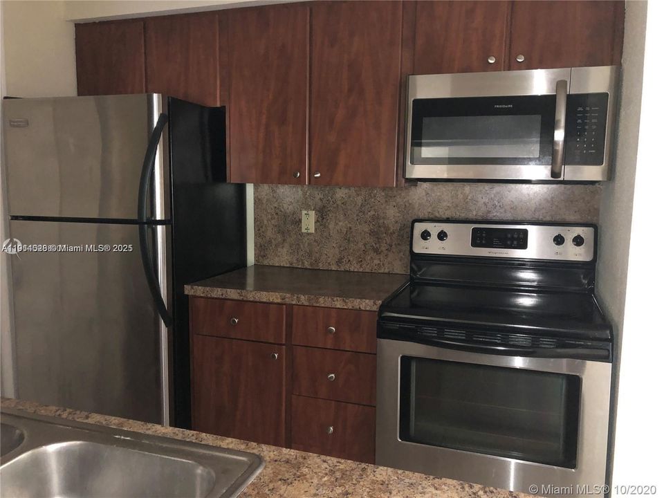 For Sale: $179,900 (1 beds, 1 baths, 780 Square Feet)