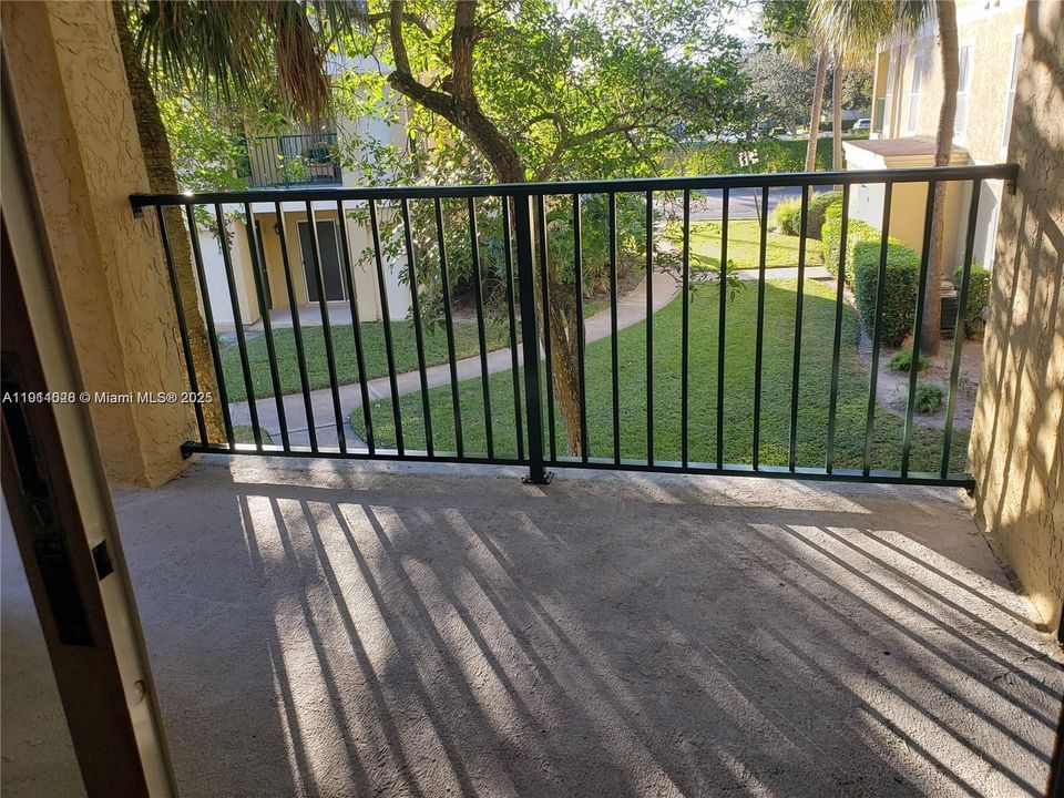 For Sale: $179,900 (1 beds, 1 baths, 780 Square Feet)