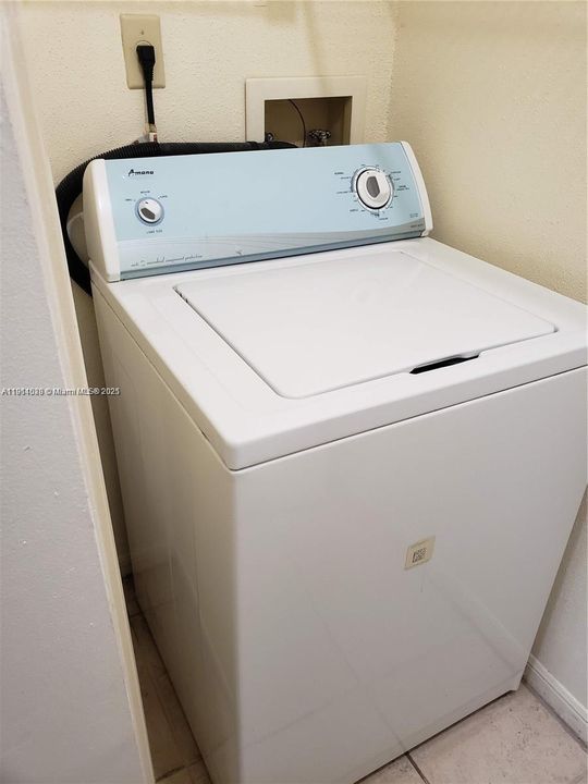 For Sale: $179,900 (1 beds, 1 baths, 780 Square Feet)