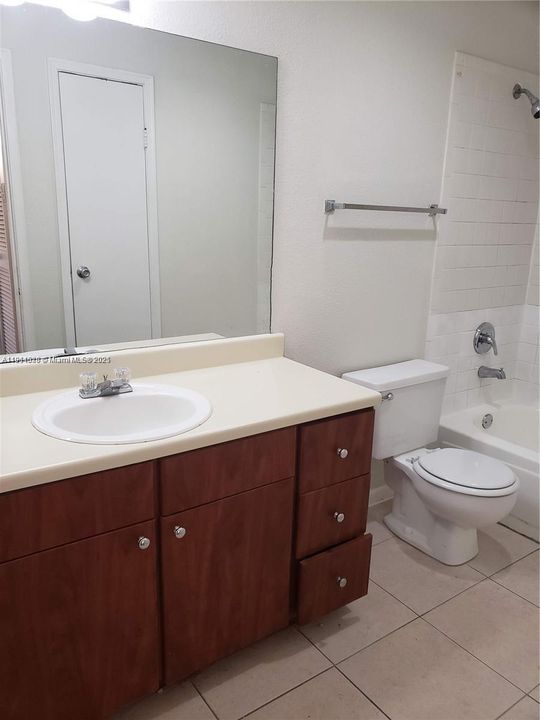 For Sale: $179,900 (1 beds, 1 baths, 780 Square Feet)