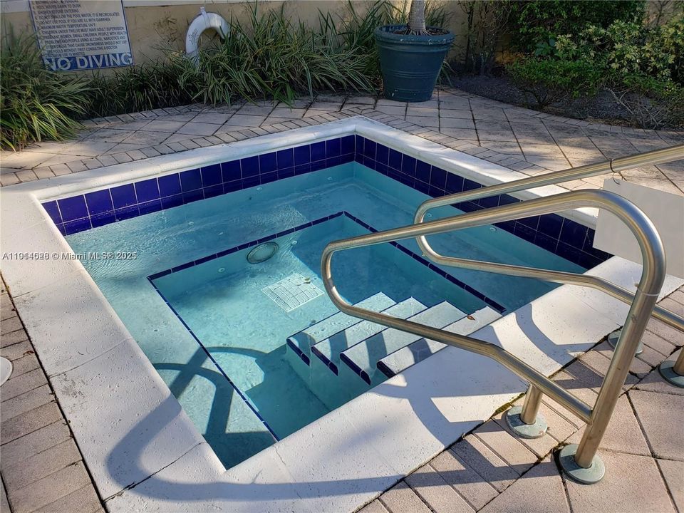 For Sale: $179,900 (1 beds, 1 baths, 780 Square Feet)