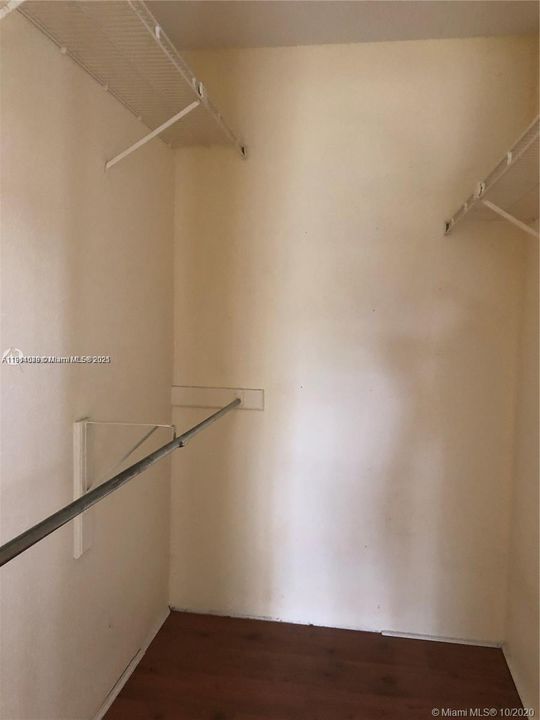 For Sale: $179,900 (1 beds, 1 baths, 780 Square Feet)