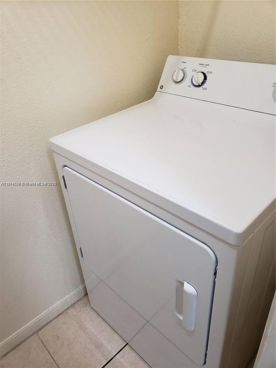 For Sale: $179,900 (1 beds, 1 baths, 780 Square Feet)